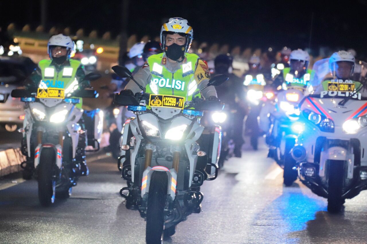 Foto saat Kapolda Riau patroli di malam takbiran