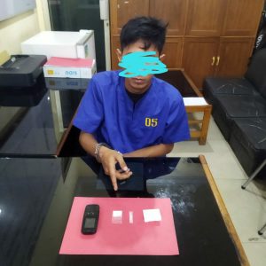 Foto Pelaku pengedar narkoba yang diamankan oleh aparat Kepolisian jajaran Polres Dumai (dok: Polres Dumai)
