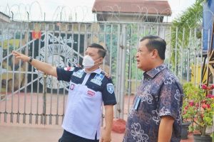 Foto Kepala Divisi Pemasyarakatan Kantor Wilayah Kementerian Hukum dan HAM Riau, Mulyadi melakukan kunjungan perdananya di Rutan Dumai.