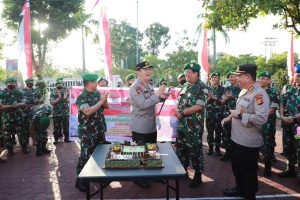 Foto Pejabat Utama (PJU) dari Korem 031/Wira Bima mendatangi kediaman Kapolda Riau Irjen Pol Mohammad Iqbal