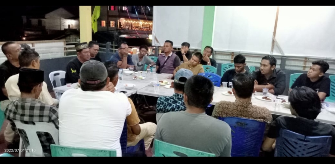 Foto Pasukan Adat dan Marwah Gagak Hitam Provinsi Riau saat musyawarah dalam membahas jabatan Panglima Gagak Hitam Sambang Bengkalis