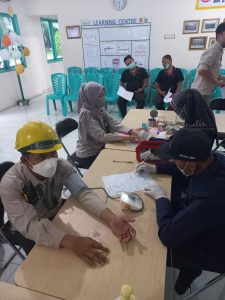 Foto pelaksanaan giat donor darah yang diadakan Apical Group bekerjasama dengan PMI Dumai