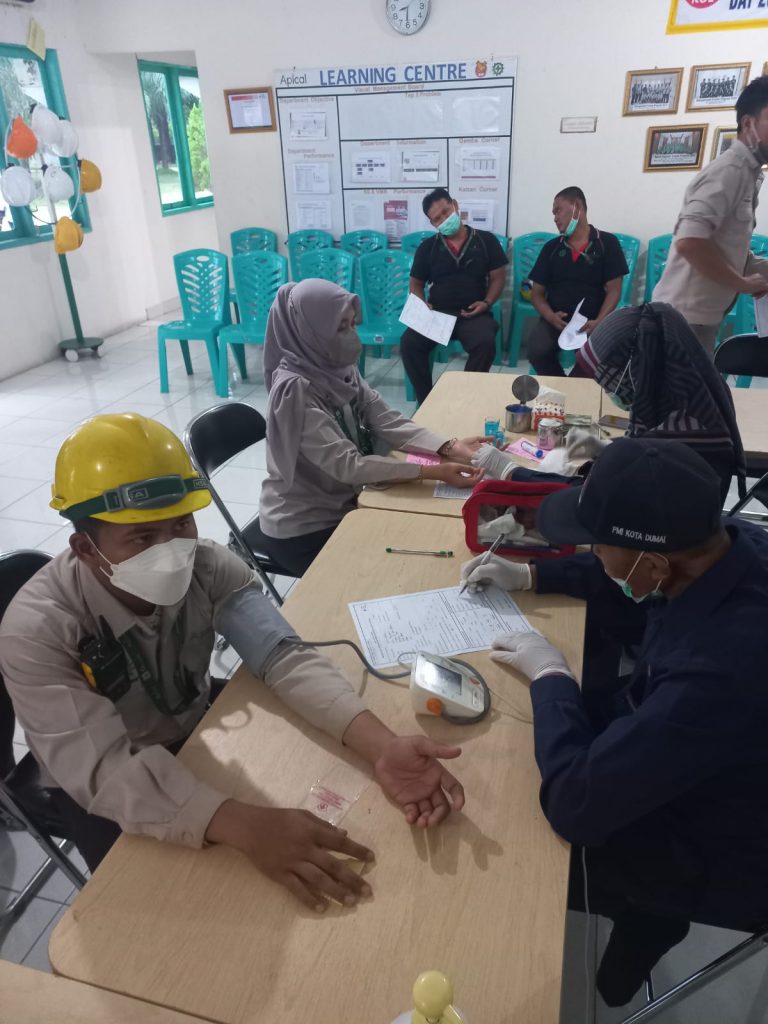 Foto pelaksanaan giat donor darah yang diadakan Apical Group bekerjasama dengan PMI Dumai