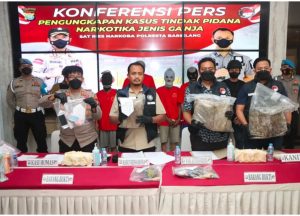 Foto Satuan Reserse Narkoba Polresta Barelang saat mengadakan konferensi Pers.
