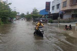 Foto ilustrasi Banjir di Jalan Satria Pekanbaru beberapa waktu lalu.