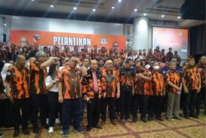 Foto bersama Ketua MPW Pemuda Pancasila Riau H Arsyadianto Rachman dengan Delapan Pengurus Badan yang baru dilantik.