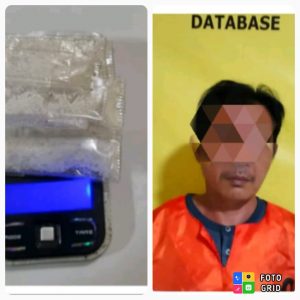 Foto terduga bandar sabu seberat 6,93 gram yang diamankan Reskrim Polsek Sungai Sembilan beserta barang bukti.