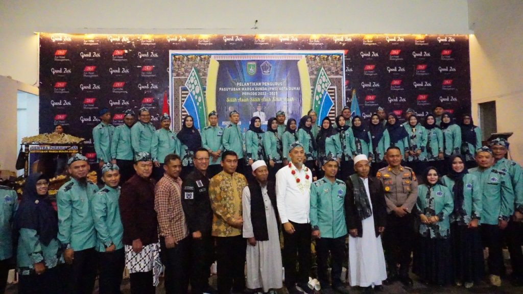 Foto Walikota Dumai bersama Pengurus Paguyuban Warga  Sunda (PWS) Kota Dumai Periode 2022-2025.