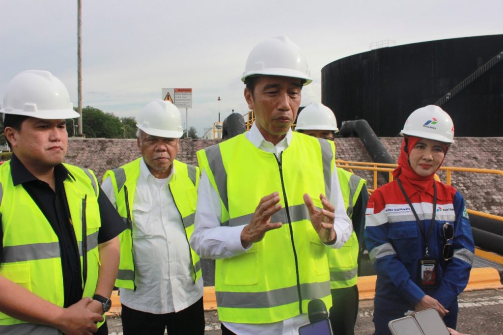 Foto Presiden Joko Widodo saat meninjau Pertamina Hulu Rokan.