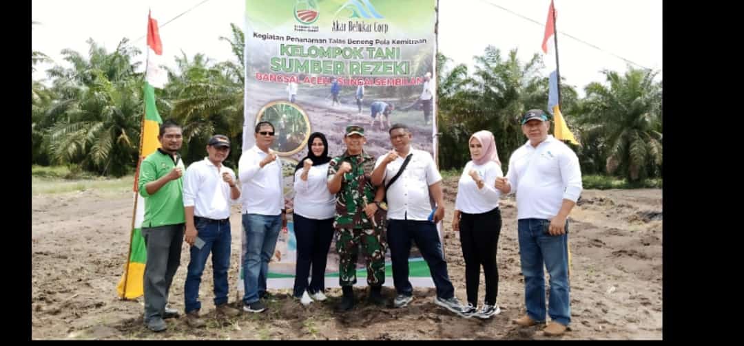 Foto Pengurus Akar Belukar corporate Dumai bersama Dandim 0320/Dumai Letkol Arh. Hermansyah Tarigan, S.E.