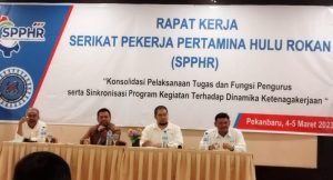 Foto pimpinan Rapat Kerja (Raker) Serikat Pekerja Pertamina Hulu Rokan (SPPHR) yang pertama berlangsung di Hotel Grand Zuri Pekanbaru.