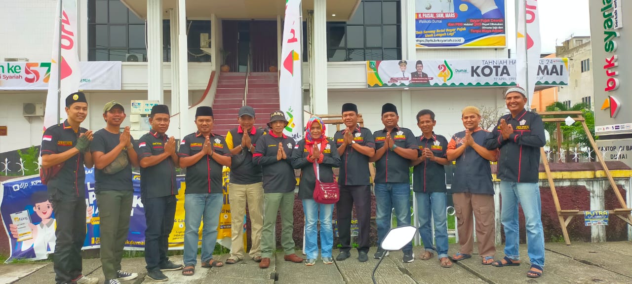 Foto bersama Pengurus Pemuda Suku Koto Sadunia Kota Dumai bersama Pengurus Pemuda Payuang Panji Suku Koto Sadunia Kota Dumai sebelum pembagian takjil.