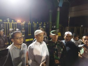Foto Walikota Dumai saat memberi keterangan kepada awak media, terkait hasil yang didapat saat melihat lokasi kejadian.