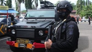 Foto ilustrasi anggota Densus 88 Anti Teror lengkap dengan persenjataan (dok : TribunLampung).