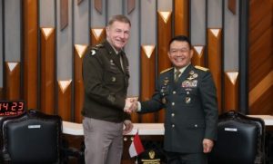 Foto KASAD Jenderal TNI Dr. Dudung Abdurachman bersama Kepala Staf US Army General James Charles McConville.