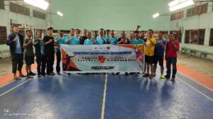 Foto bersama segenap pemain badminton PT Pelindo Regional 1 Dumai bersama pemain PWI Dumai.