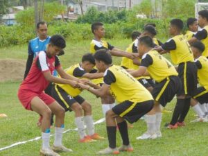 Foto pemain Dales United penuh semangat menjalani latihan persiapan tampil di ajang Soeratin Cup U-15.
