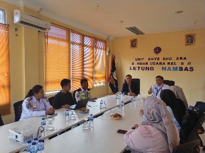 Foto : Pertemuan Ombudsman Kepri dengan Pejabat Bandara Letung-Anambas.