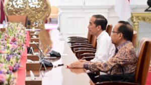 Foto : Presiden RI Ir. Joko Widodo didampingi Sekretaris Negara Pratikno (dok: Biro Pers Sekretariat Presiden).