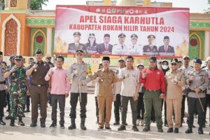 Foto : Apel Siaga Karhutla Rohil dihadiri Bupati Afrizal Sintong S.Ip., M.Si bersama unsur Forkopimda dan kepala OPD serta para Camat.
