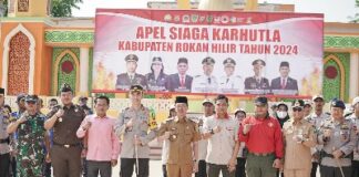 Foto : Apel Siaga Karhutla Rohil dihadiri Bupati Afrizal Sintong S.Ip., M.Si bersama unsur Forkopimda dan kepala OPD serta para Camat.