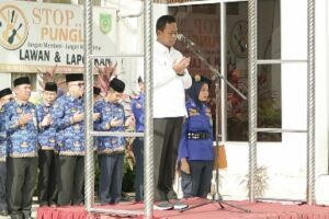 Foto : Penyampaian kata sambutan oleh Wakil Bupati Rohil H. Sulaiman, S.S., M.H pada apel upacara di lingkungan Pemkab pasca lebaran Idul Fitri.