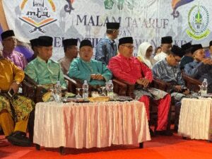 Foto : Bupati Rohil menghadiri pelepasan Kafilah Rohil yang akan mengikuti MTQ Ke 42 Tingkat Provinsi di Kota Dumai.
