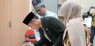 Foto : Bupati Rohil Afrizal Sintong menandatangani perjanjian kerjasama dengan PT. Asuransi Jiwa Taspen terkait penyelenggaraan produk asuransi bagi ASN Pemkab Rohil.