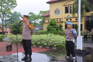Foto : Waka Polres Rohil Pimpin apel siaga dalam rangka Hari Buruh.