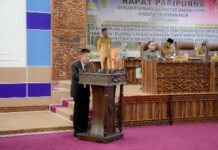 Foto : Bupati Rokan Hilir Afrizal Sintong S.Ip., M.Si memberikan kata sambutan pada rapat Paripurna DPRD Kabupaten Rokan Hilir.