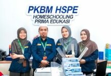 Foto : Agus Wahyono, S.Pd (Pria) Kepala Sekolah Homeschooling HSPE Kota Dumai Provinsi Riau serta Mahasiswa Magister S2 Pedagogi Universitas Lancang Kuning, Pekanbaru bersama Pendidik.