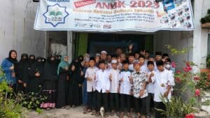 Foto : Peserta Didik di Homeschooling HSPE Kota Dumai bersama Pendidik.