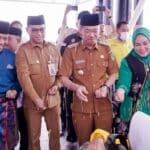 Foto : Bupati Rokan Hilir Afrizal Sintong, S.IP, M.Si sambut kepulangan Jemaah Haji Kelompok Terbang 14 Embarkasi Batam.