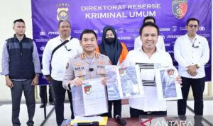 Foto : Ditreskrimum Polda Jambi memberikan keterangan terkait perkara penipuan pinjaman di toko daring, di Jambi.