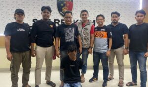 Foto : Jajaran Polres Bengkalis bersama pelaku terduga tindak pidana melarikan anak di bawah umur.