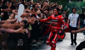 Foto : Pembalap Marc Marquez saat menyapa penggemar MotoGP di Bangkok, Thailand.