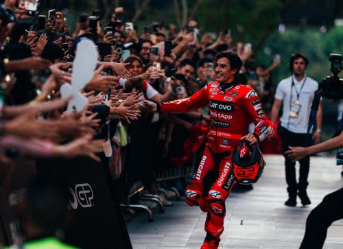 Foto : Pembalap Marc Marquez saat menyapa penggemar MotoGP di Bangkok, Thailand.