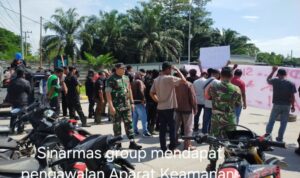 Foto : Aliansi Masyarakat Nerbit melakukan aksi penyampaian pendapat di muka umum di PT. ESM dan PT. OSM.