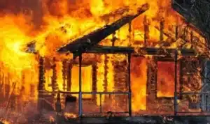 Foto : Ilustrasi rumah terbakar. (Dok: Google)