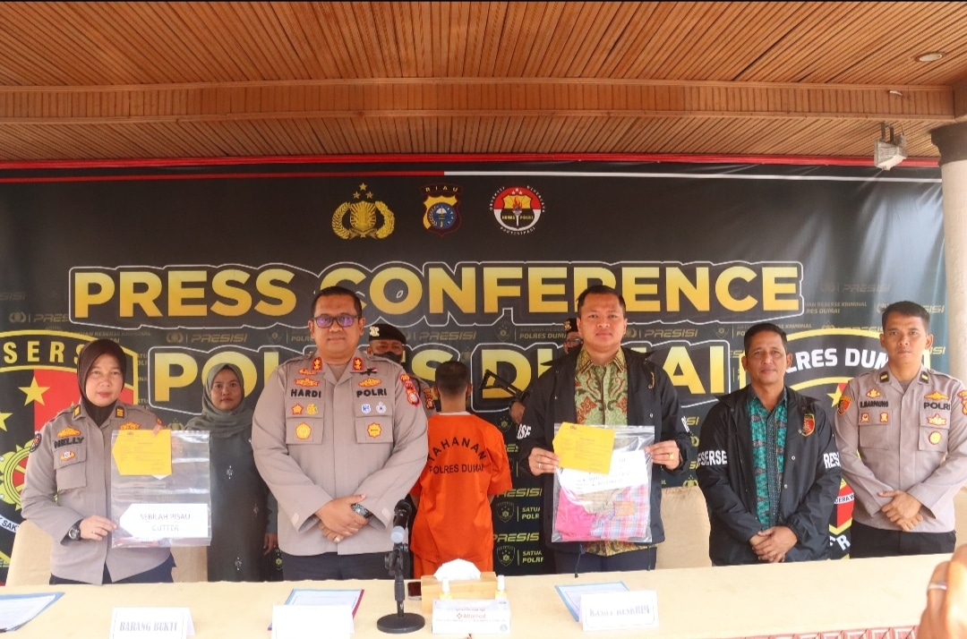 Foto : Konferensi Pers Kapolres Dumai terkait kasus persetubuhan anak di bawah umur.