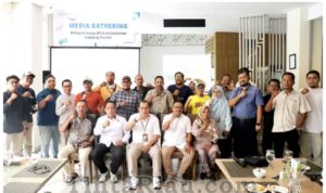 Foto : Kepala BPJS Kesehatan Kota Dumai dan jajaran bersama para wartawan.