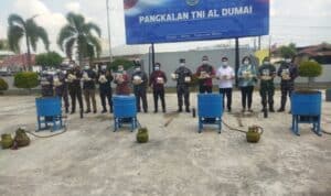 Foto : Danlanal Dumai, Kolonel Laut (P) Abdul Haris, S.E., M.M.D.S., bersama pejabat pemangku kepentingan saat pemusnahan barang bukti Narkotika jenis sabu seberat 48,54 Kg.
