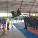 Foto : Ketua KODRAT Kota Dumai Abdul Ghafar, S.STP., M.Si saat mengibarkan bendera Pataka KODRAT pada pelantikan.