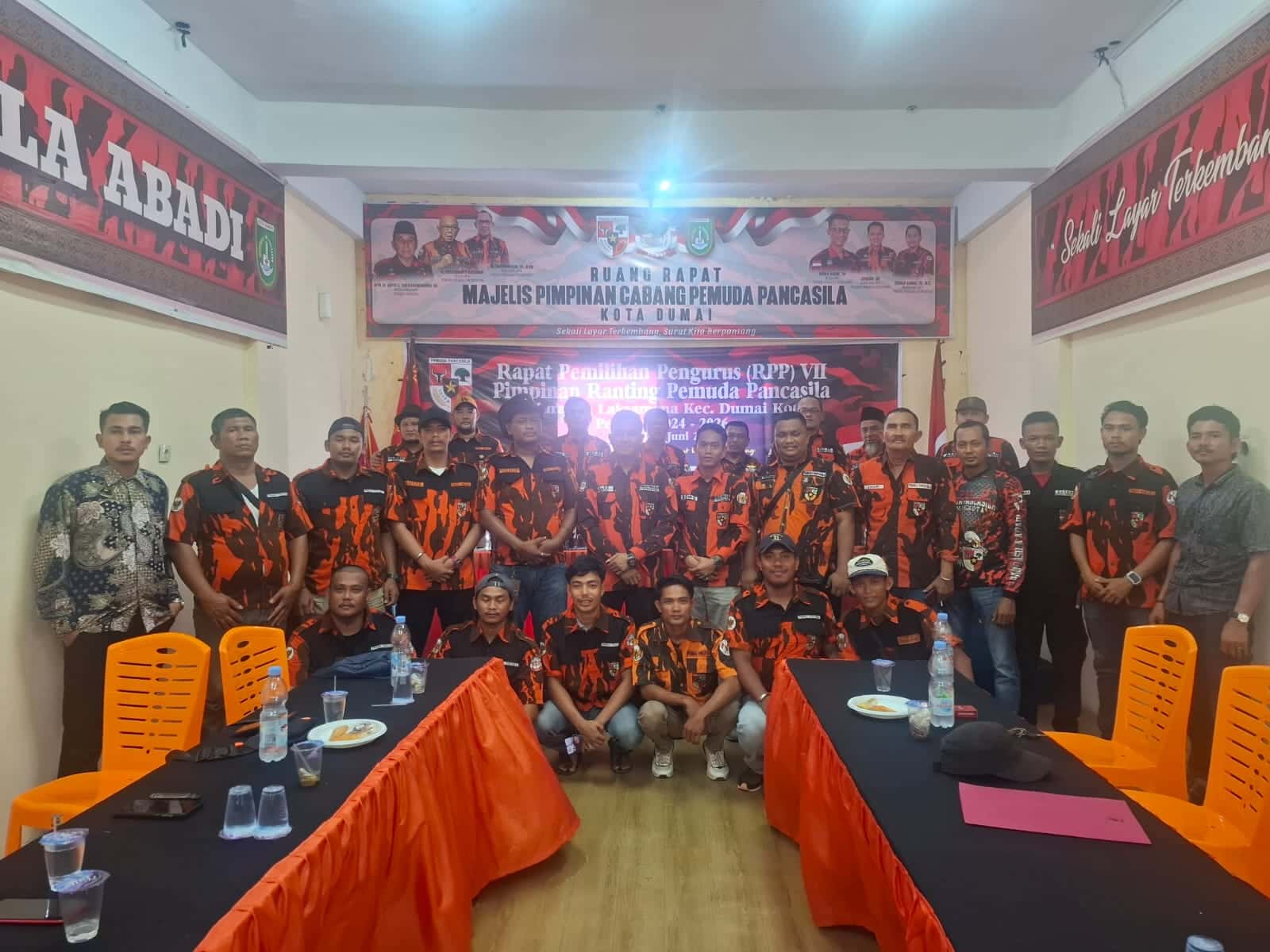 Foto : Pengurus PAC Pemuda Pancasila Dumai Kota bersama Pengurus Ranting.