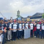 Foto : Pejabat yang hadir bersama panitia dalam jalan santai yang diadakan Kelurahan Tanjung Palas.