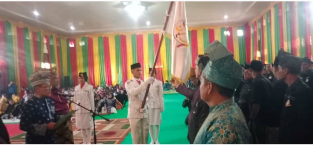 Foto : Ketua Dewan Petinggi KMBD Zulkifli AS saat melantik Pengurus KMBD masa bakti 2025-2030.