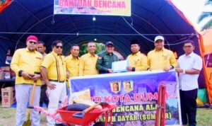 IMG-20251208-WA0029 Foto : Pengurus IKTD dan GETTAR Dumai menyerahkan bantuan kemanusiaan secara simbolis kepada Bupati Tanah Datar.