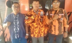 IMG_20251212_141747 Foto : Ketua Panitia Pengarah (SC) Amir Sihombing (tengah), Ketua Panitia Pelaksana (OC) Muhammad Haris (kanan) dan Bendahara Panitia Pelaksana Syamsi Aulia (kiri).