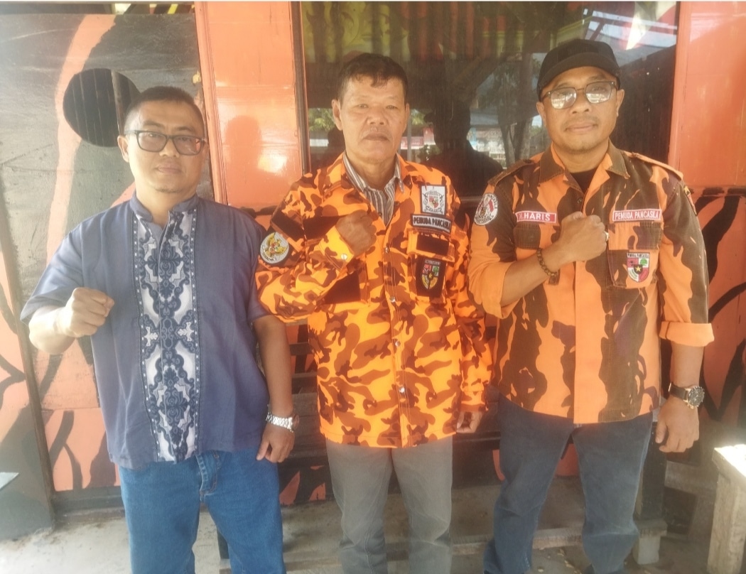 Foto : Ketua Panitia Pengarah (SC) Amir Sihombing (tengah), Ketua Panitia Pelaksana (OC) Muhammad Haris (kanan) dan Bendahara Panitia Pelaksana Syamsi Aulia (kiri).