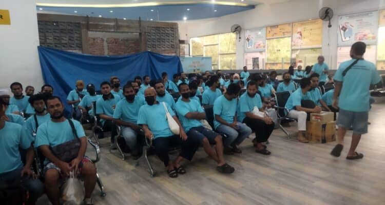 IMG_20251214_212432 Foto : PMI yang di pulangkan dari Malaysia.